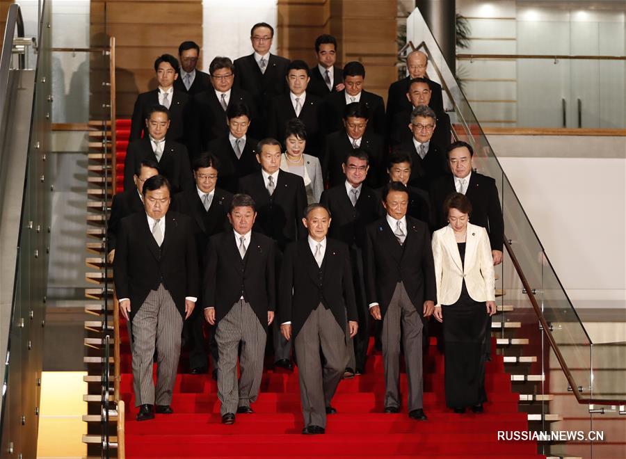 Новый премьер-министр Японии Есихидэ Суга сформировал новый кабинет министров