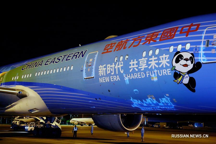 На Шри-Ланку из Китая прилетел тематически раскрашенный самолет по случаю проведения CIIE