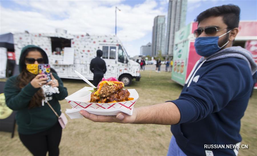 В канадском городе Торонто прошел Фестиваль жареной курицы 2020 года
