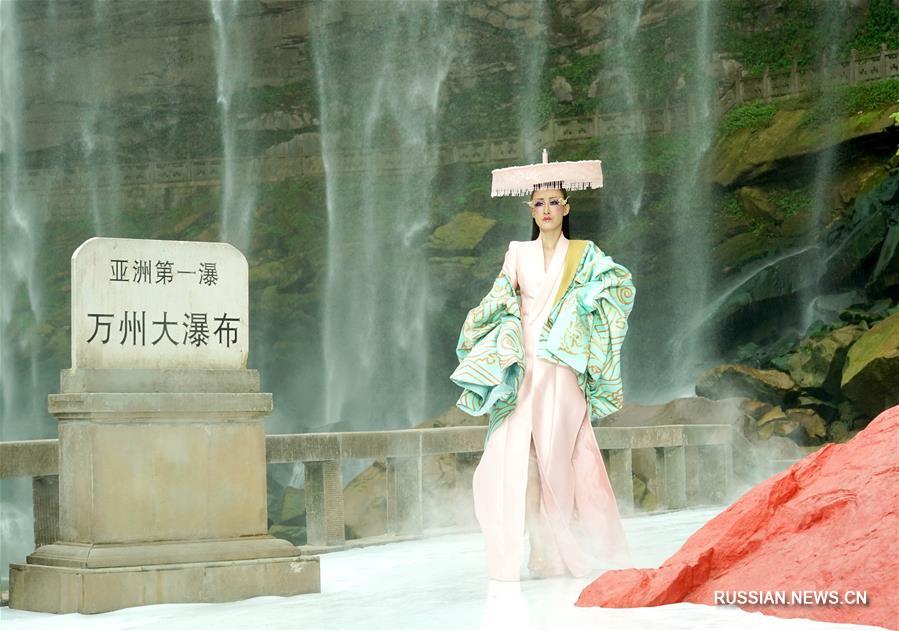 Чунцинская международная неделя моды завершилась в Чунцине 