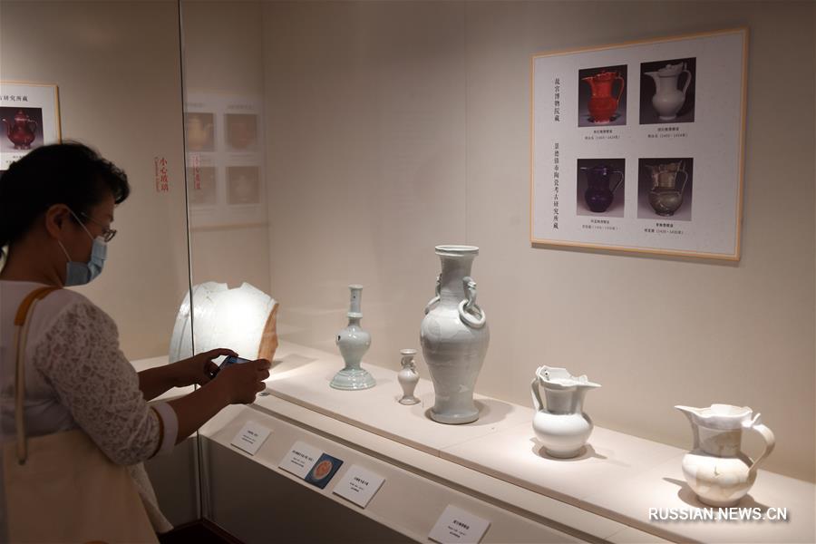 Выставка цзиндэчжэньского фарфора открылась в пекинском музее "Гугун"
