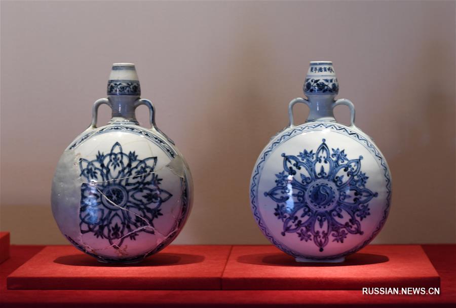 Выставка цзиндэчжэньского фарфора открылась в пекинском музее "Гугун"