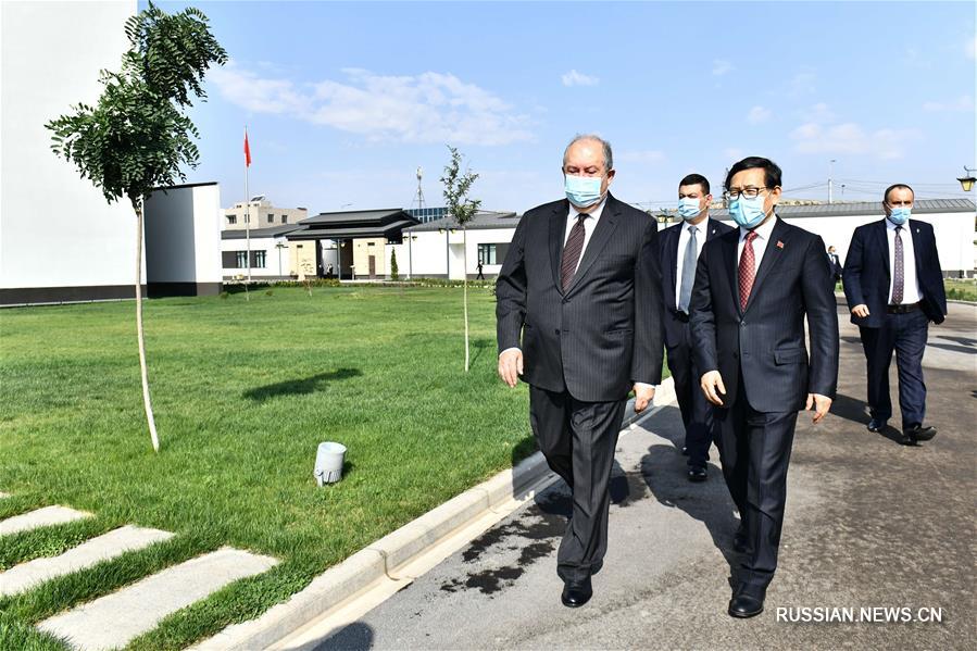 Президент Армении А. Саркисян посетил посольство КНР в Ереване