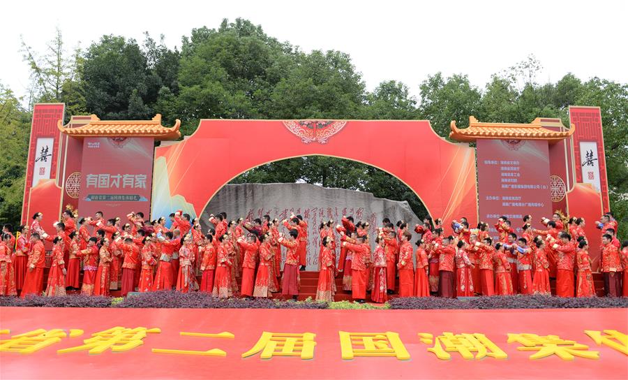 Коллективная свадьба в китайском стиле прошла в Чанша