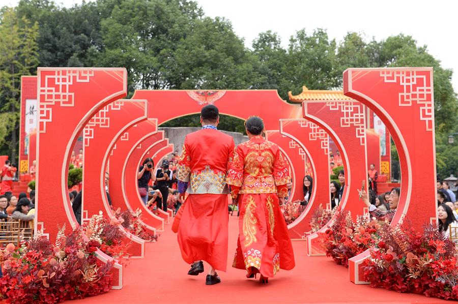 Коллективная свадьба в китайском стиле прошла в Чанша