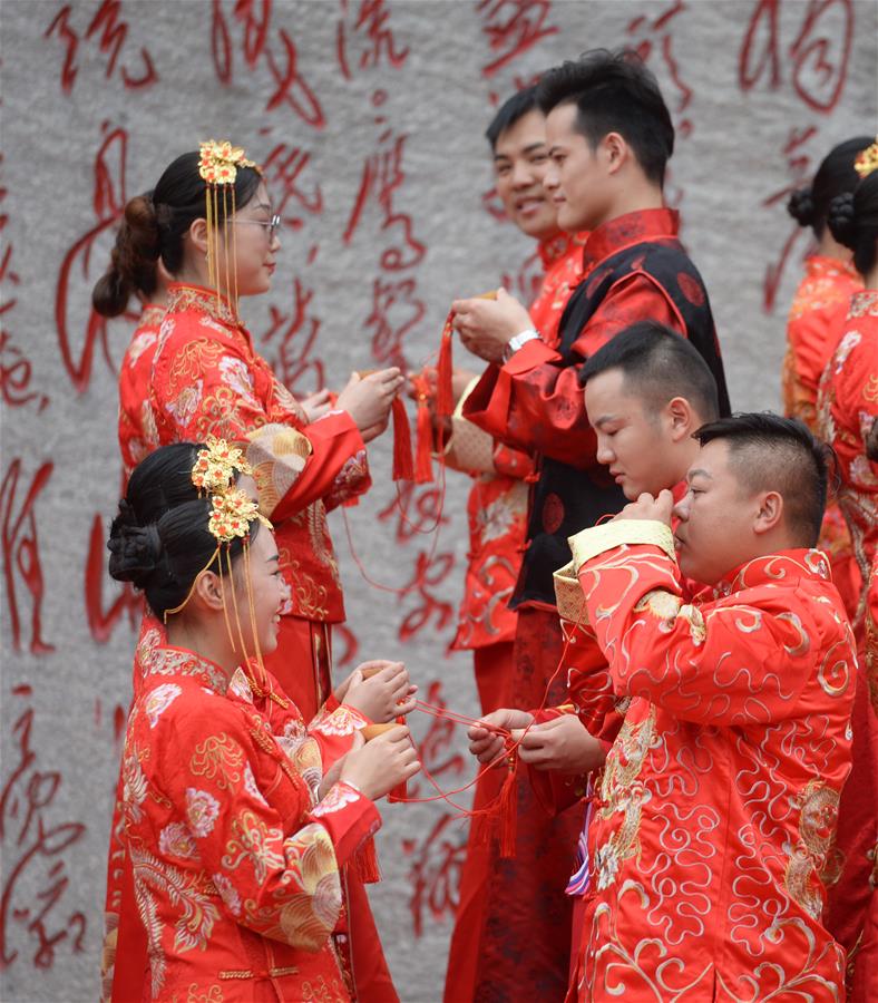 Коллективная свадьба в китайском стиле прошла в Чанша