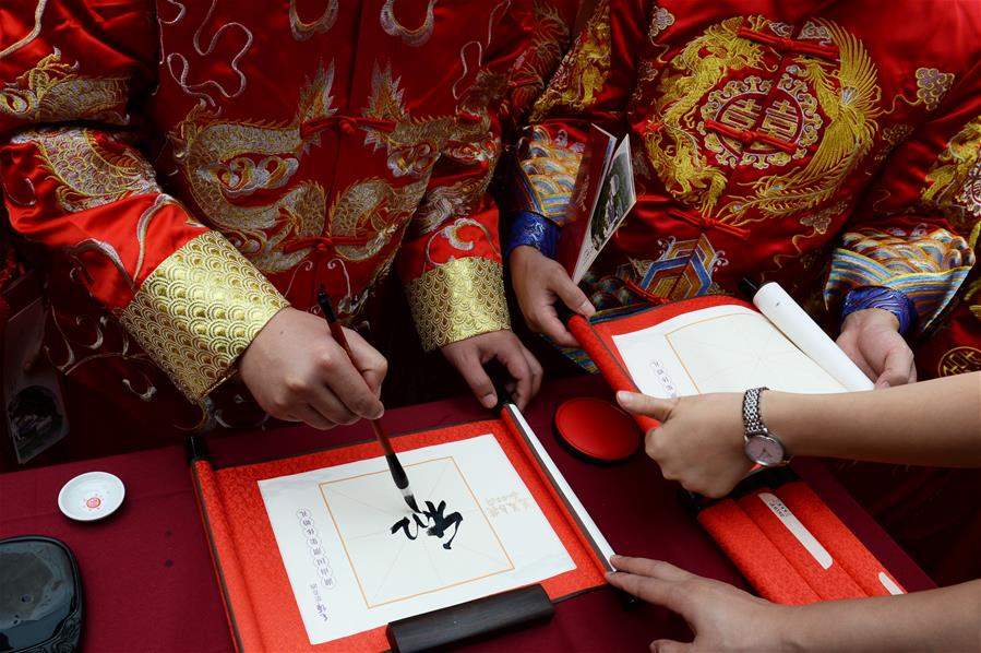 Коллективная свадьба в китайском стиле прошла в Чанша