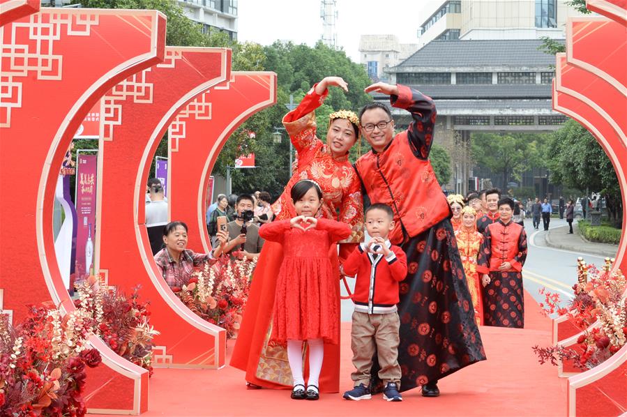 Коллективная свадьба в китайском стиле прошла в Чанша
