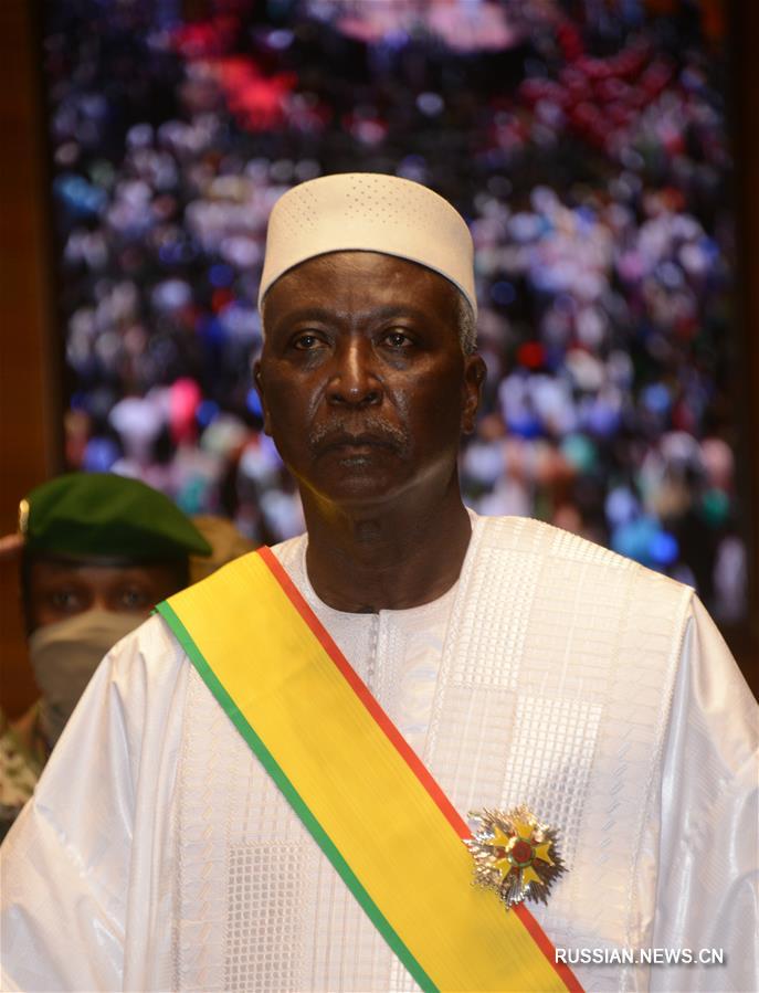 Временный президент Мали и его заместитель вступили в должность