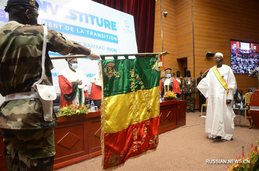 Временный президент Мали и его заместитель вступили в должность