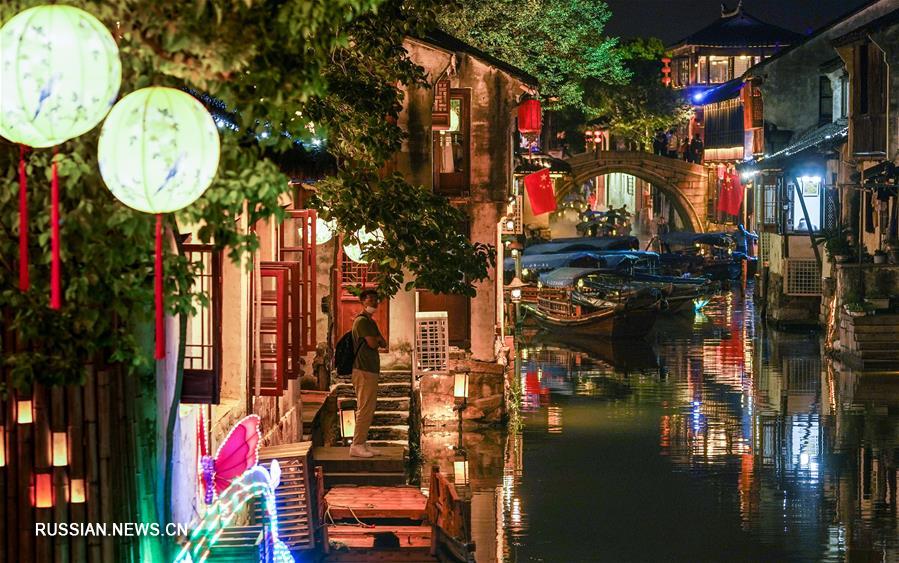 Ночные огни городка Чжоучжуан