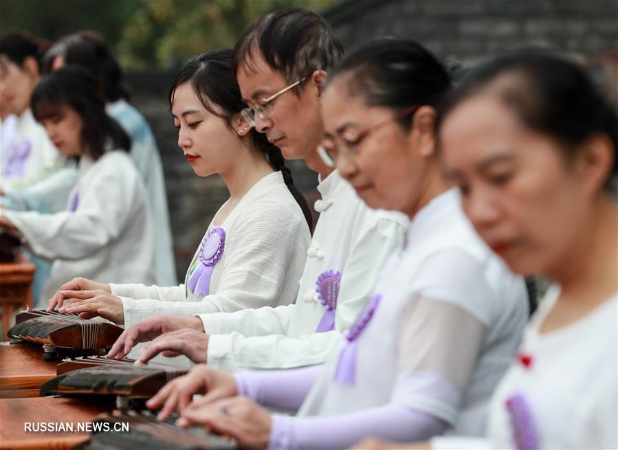 В Академии Конфуция в Гуйяне прошла церемония "начала письма"