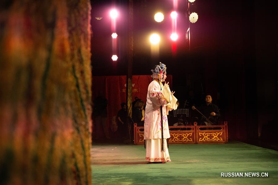 Спектакль к 100-летию со дня рождения Чжан Цзюньцю в театре пекинской оперы "Чанъань"