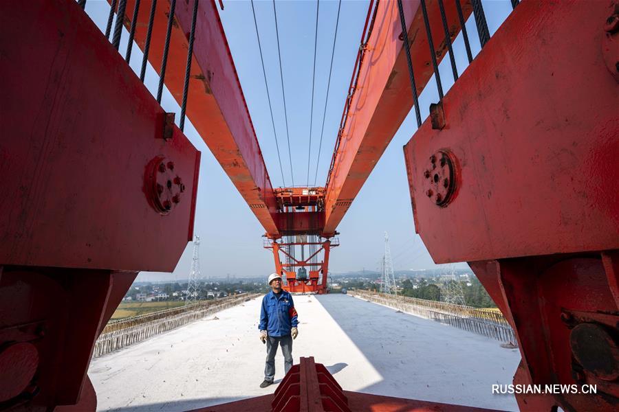 Монтаж эстакады на железной дороге Чандэ -- Иян -- Чанша
