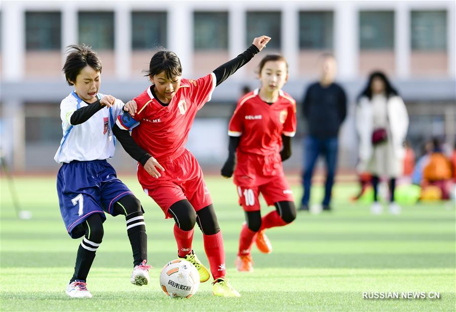 В Хух-Хото стартовали матчи школьной футбольной лиги "Кубок мэра" 2020