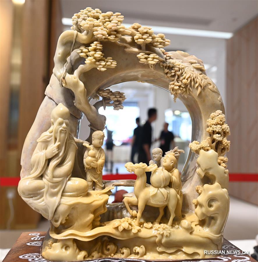 В Фучжоу открылась выставка работ участников конкурса "Божественное искусство" и лауреатов национальной премии "Небесное творение"