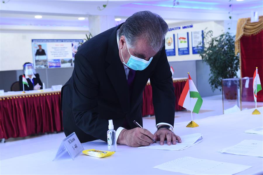 В Таджикистане проходят президентские выборы