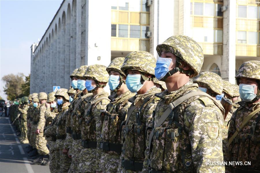 Президент Кыргызстана повторно ввел в Бишкеке режим чрезвычайного положения