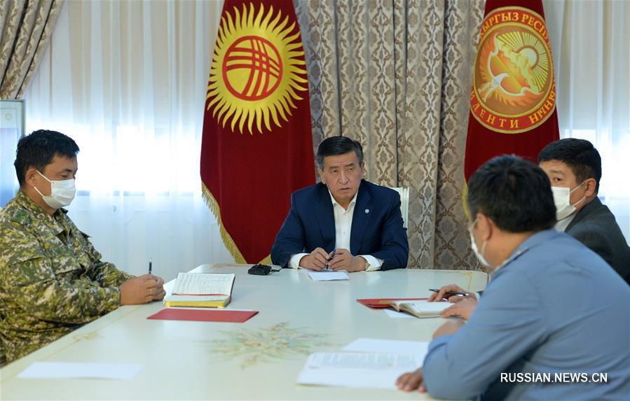 Президент Кыргызстана повторно ввел в Бишкеке режим чрезвычайного положения