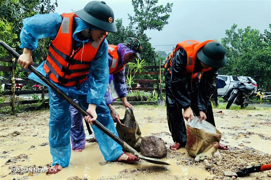 28 человек стали жертвами проливных дождей во Вьетнаме
