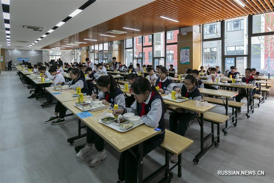 "Умная" столовая в шанхайской школе