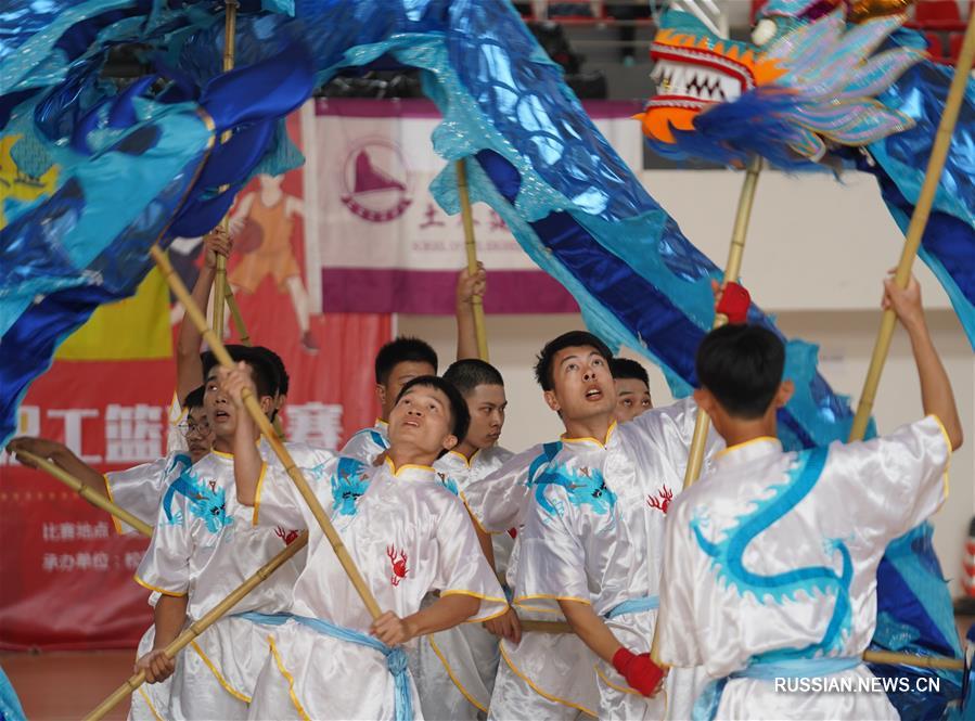 Конкурс танца дракона в Восточнокитайском транспортном университете