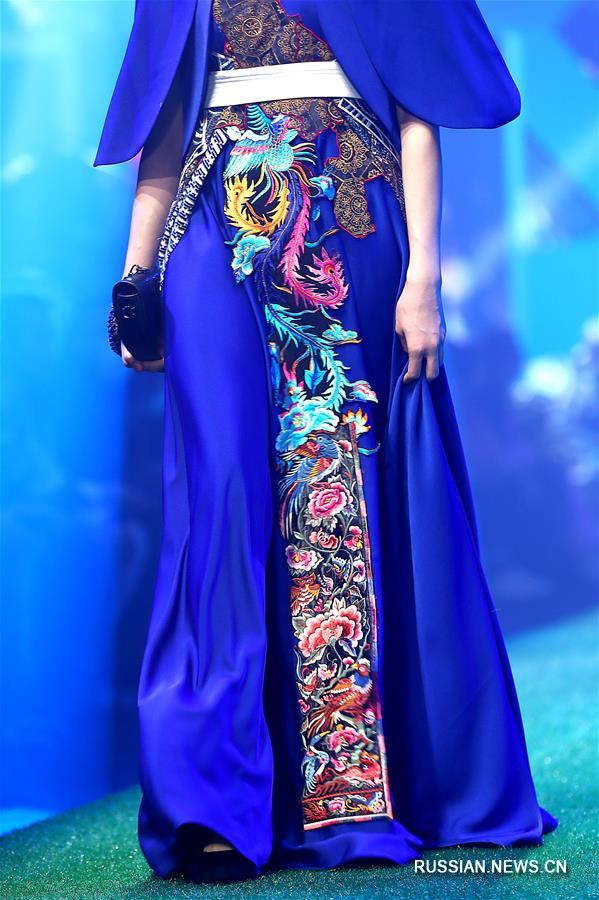 В Пекине прошла презентация благотворительного бренда дунсянской вышивки The Genius Mom
