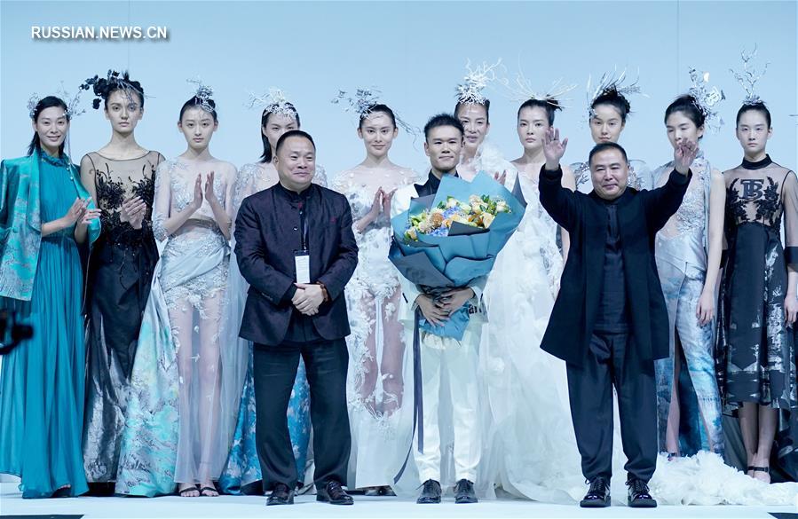 В Пекине прошел совместный показ модных марок BOTAO и SaintJoy дизайнера Бянь Хуэйчжуна 