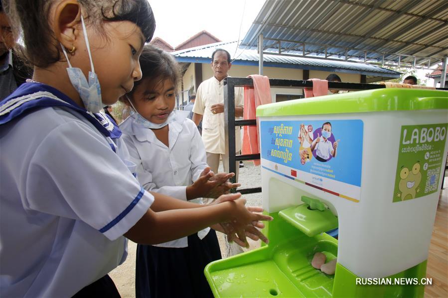 Китай при посредничестве ЮНИСЕФ пожертвовал 3000 детских садов в Камбодже средства гигиены и канцтовары 