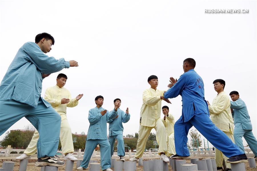 Занятия ушу стиля мэйхуацюань в школах уезда Гуанцзун