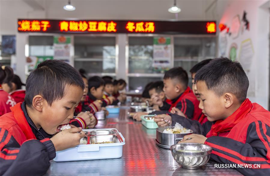Забота о здоровом питании школьников в уезде Цяньси