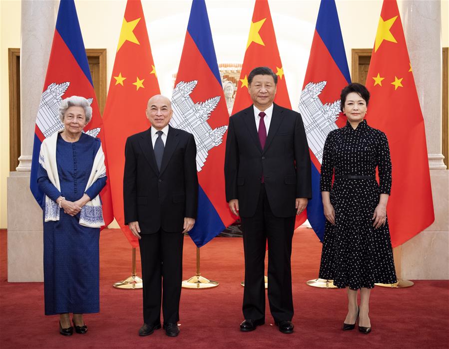 Си Цзиньпин с супругой приняли в Пекине короля Камбоджи и королеву-мать