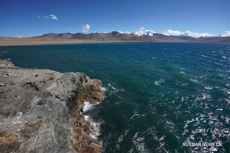 Прекрасное озеро Пума-Юмцо в Тибетском АР