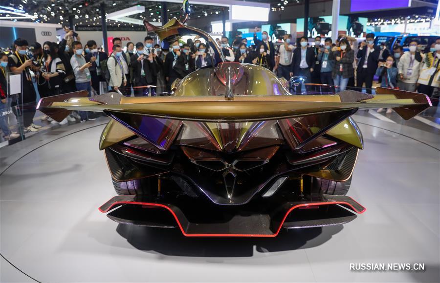 На импортном ЭКСПО в Шанхае представили первый в мире суперкар с полностью карбоновым кузовом