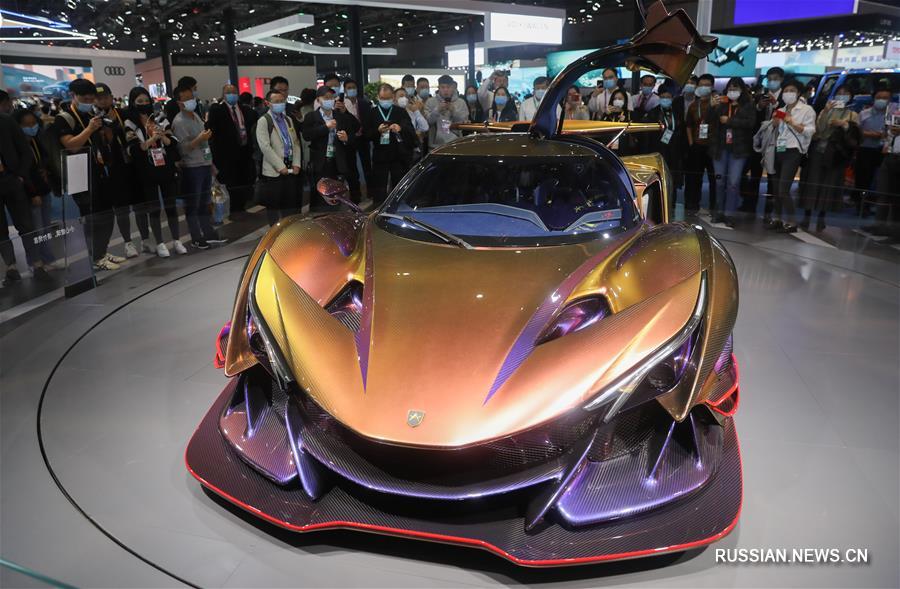На импортном ЭКСПО в Шанхае представили первый в мире суперкар с полностью карбоновым кузовом