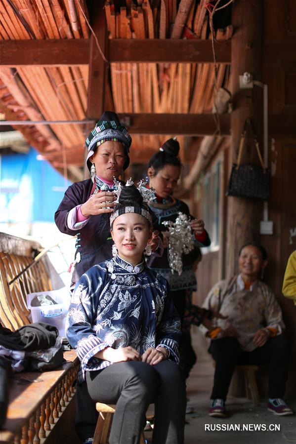Более 10 тыс мяо на традиционном празднике урожая Чисинь
