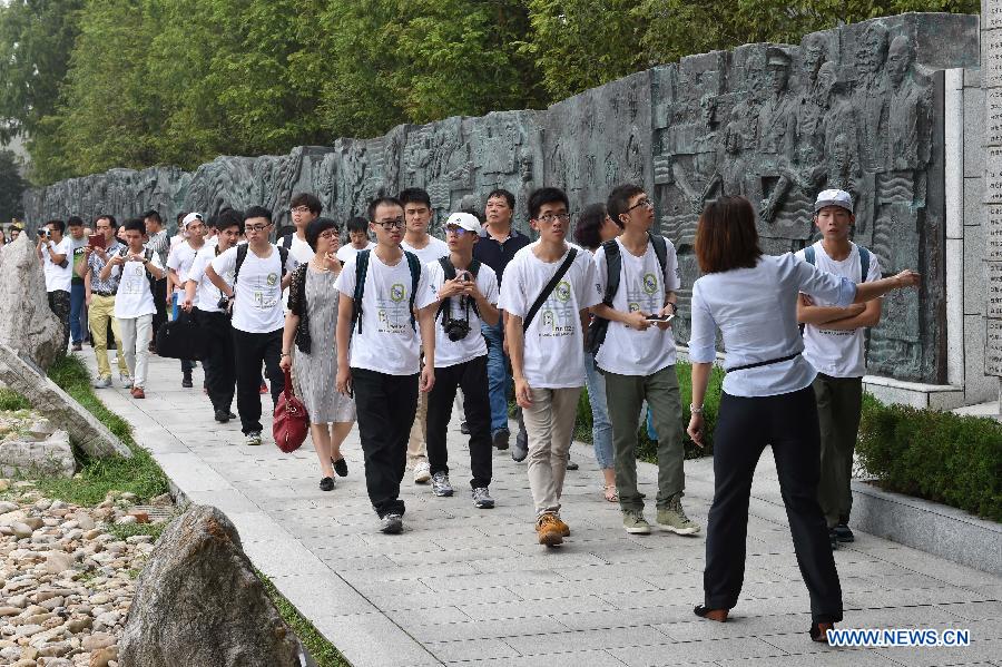 （教育）（3）海峡两岸大学生祭拜南京大屠杀遇难同胞