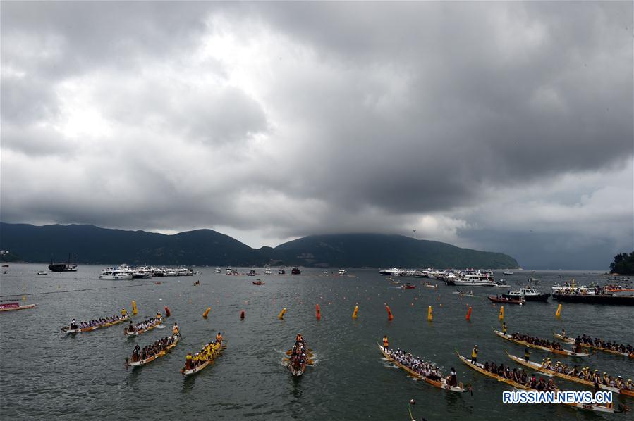 Международные гонки на драконовых лодках в Сянгане