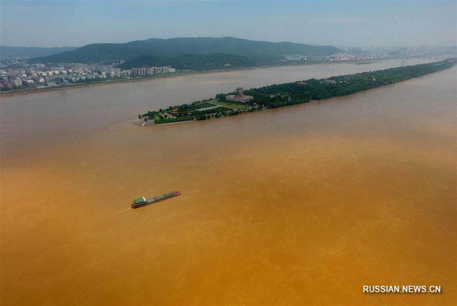Повышение уровня воды в реке Сянцзян