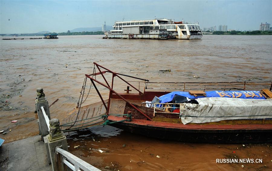 Повышение уровня воды в реке Сянцзян