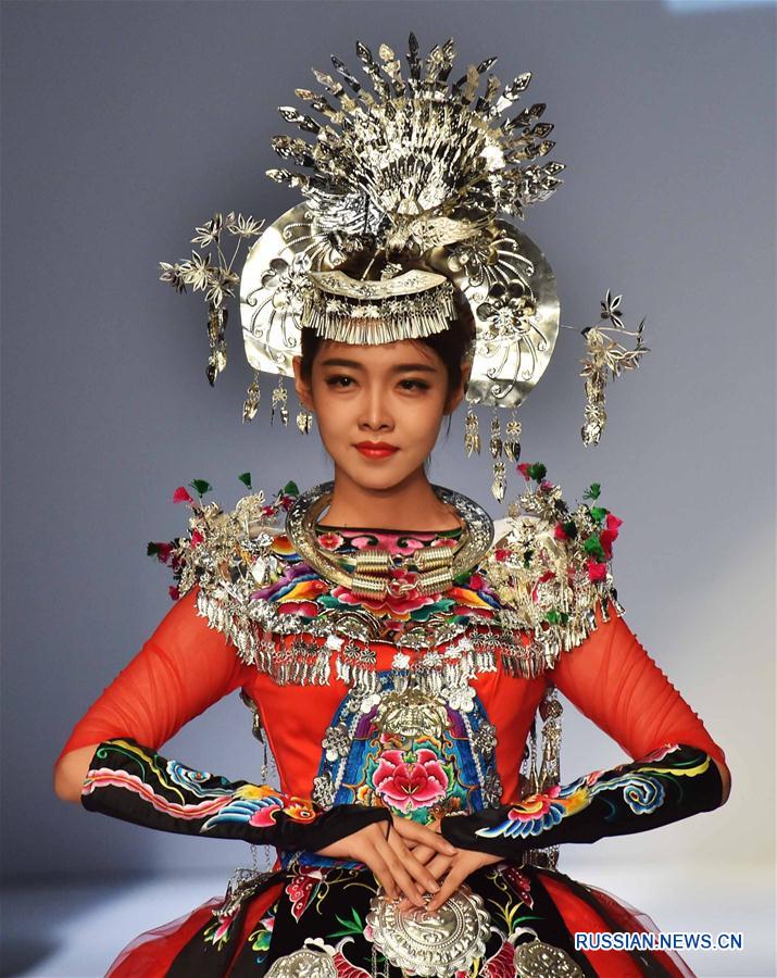 Шоу китайских народных костюмов в Пекине