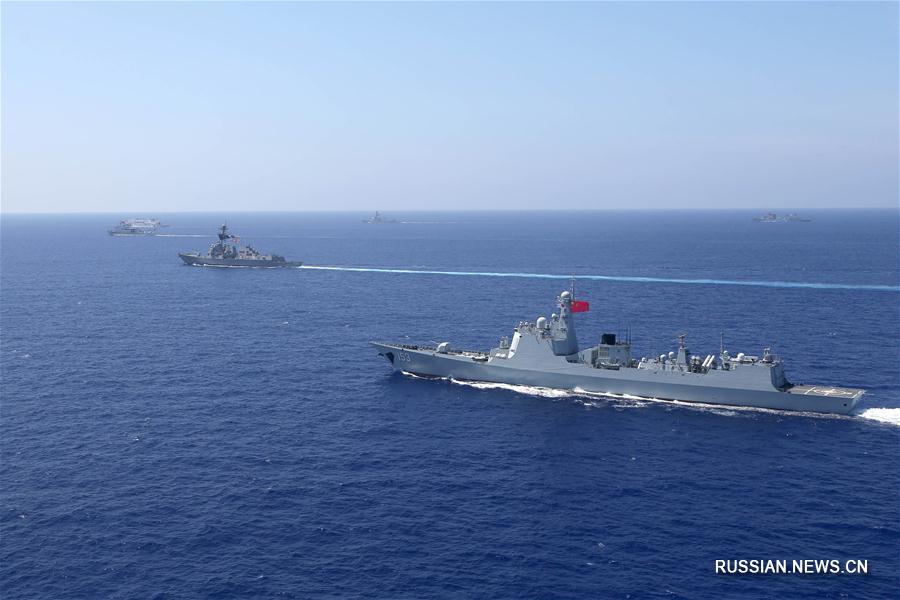 Совместная тренировка кораблей ВМС Китая и США в западной части Тихого океана