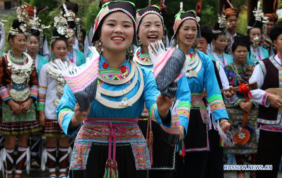 Концерт дунского народного пения в деревне Чжаосин