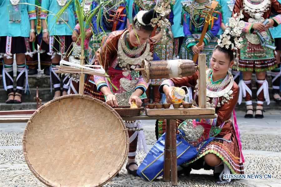 Концерт дунского народного пения в деревне Чжаосин