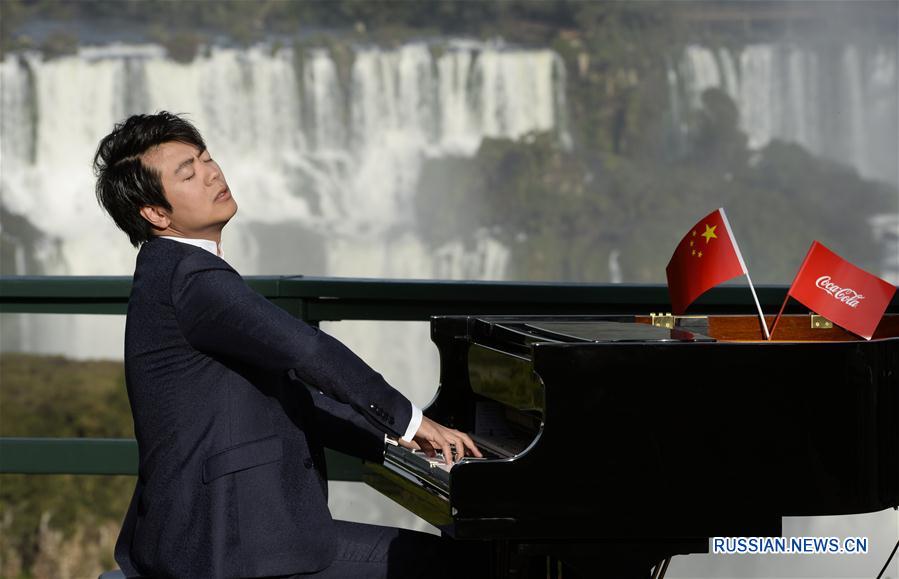 Китайский пианист Лан Лан дал концерт в рамках эстафеты Олимпийского огня