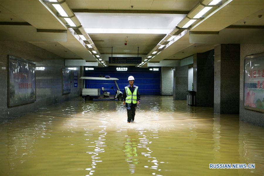 Улицы Уханя оказались под водой в результате продолжающихся ливней