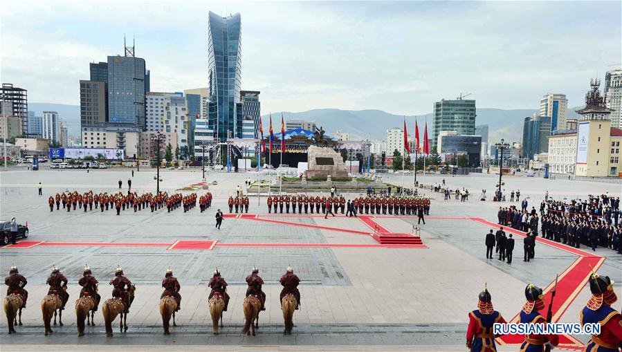 Ли Кэцян провел переговоры с премьер-министром Монголии