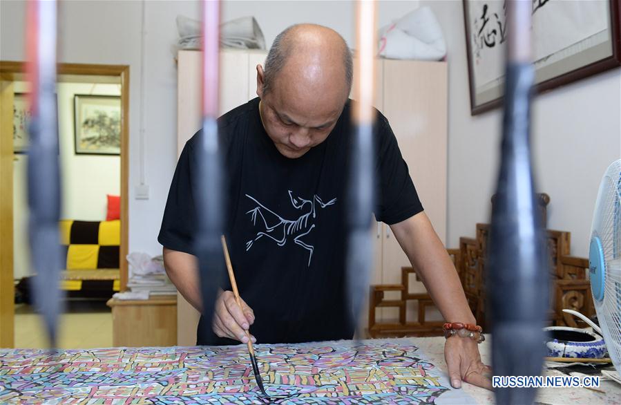 Мастер восковой живописи из Гуанси