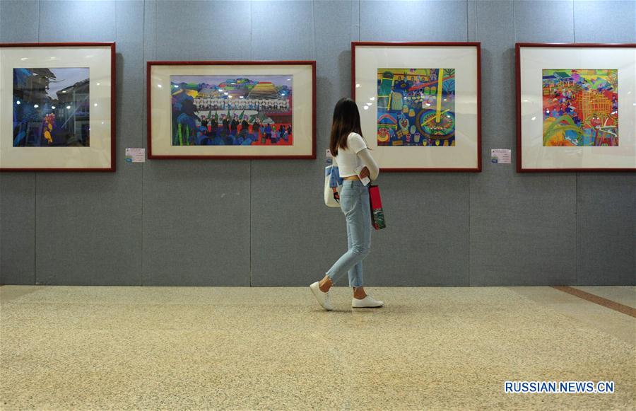Творческая выставка самобытных художников народности дун открылась в Пекине