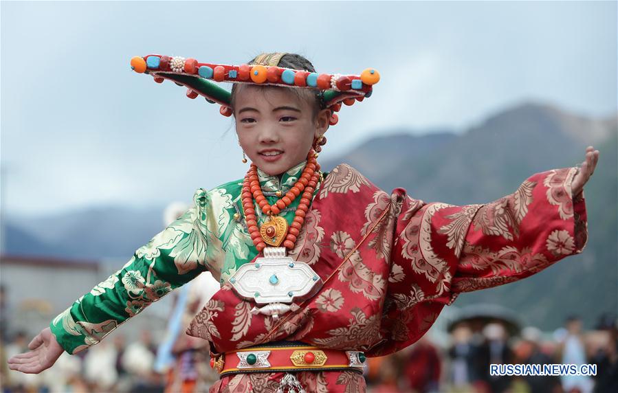 Краски высокогорных лугов -- Народный праздник в уезде Лхари Тибетского АР 